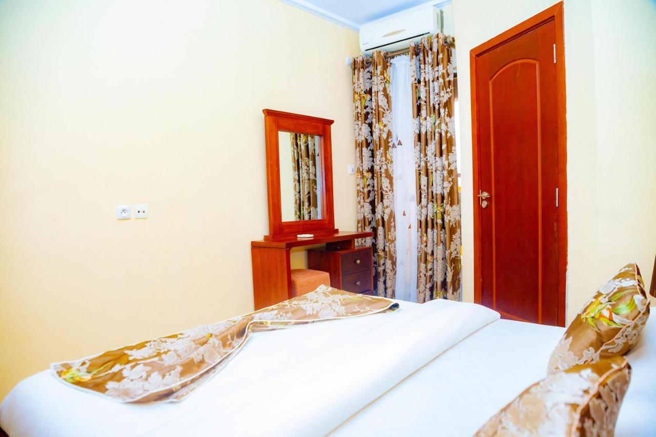 Loumia Premium Bonapriso Apartment Douala Exterior photo