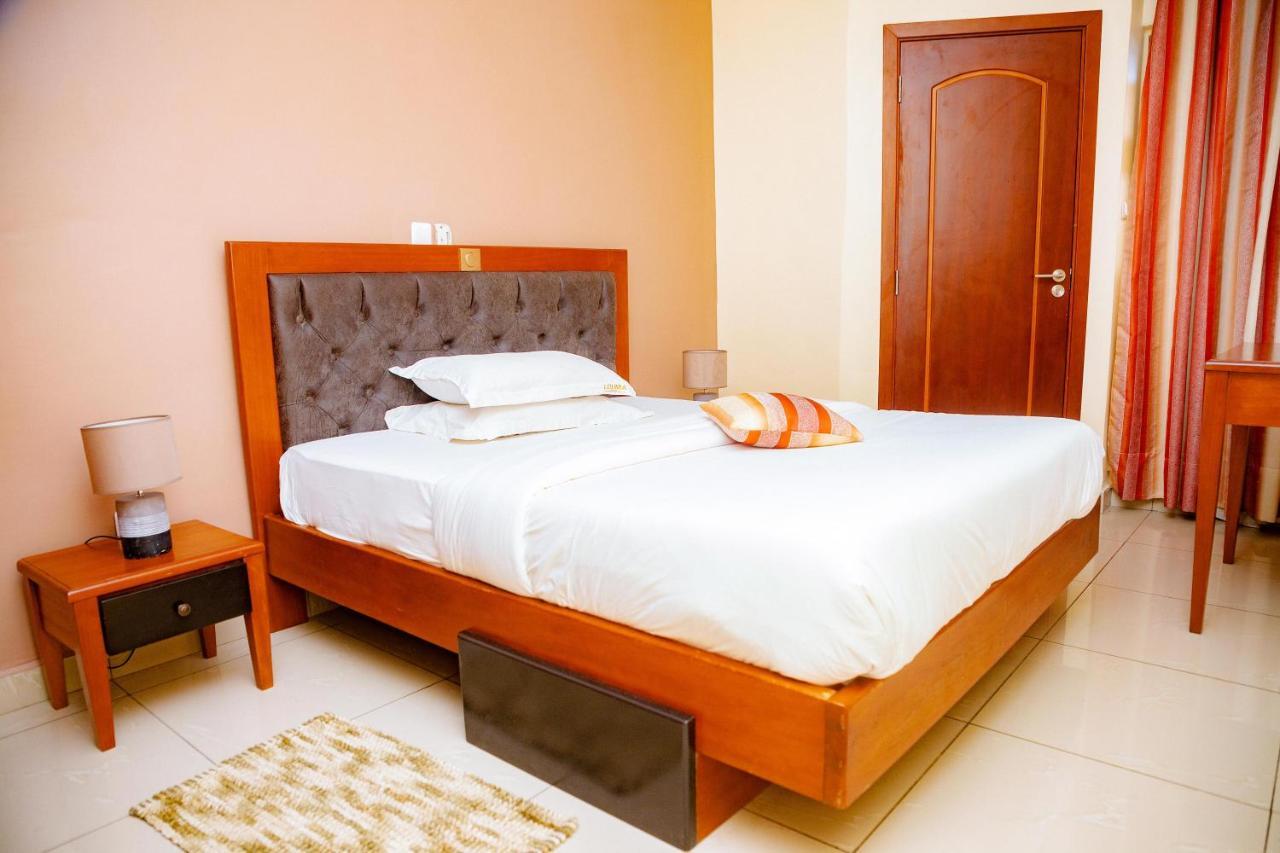Loumia Premium Bonapriso Apartment Douala Exterior photo